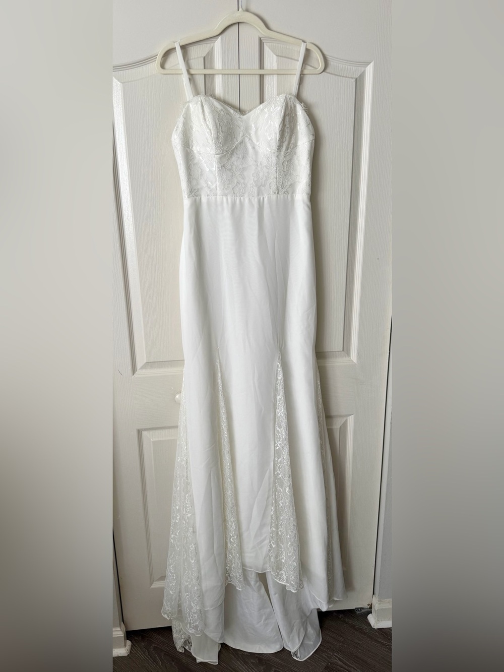 Elegant White Lace Bodice Wedding Dress with Spaghetti Straps